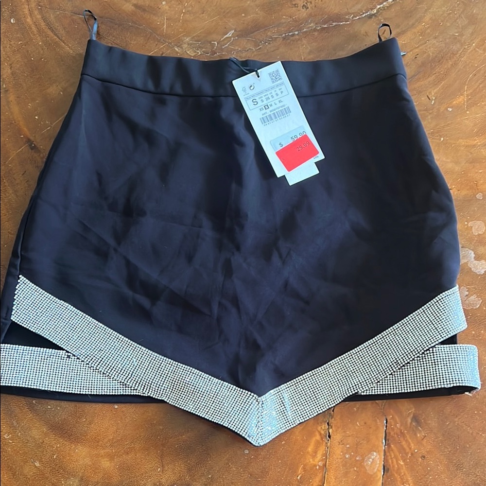 High Waist Black Shorts with Geometric Accents